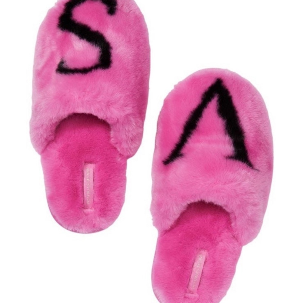 VICTORIA'S SECRET
Closed Toe Faux Fur Slipper - Picture 3 of 3